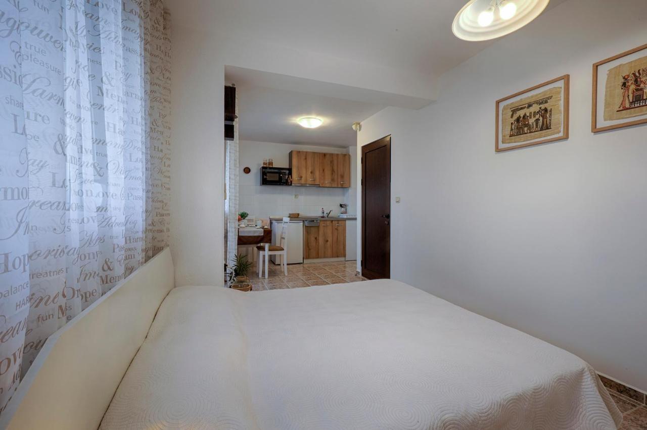 Kabakum Apartments Alen Mak Золотые Пески Экстерьер фото